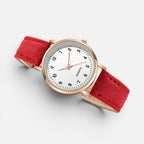 Minimalist Quartz Strap Watch — Comfortable